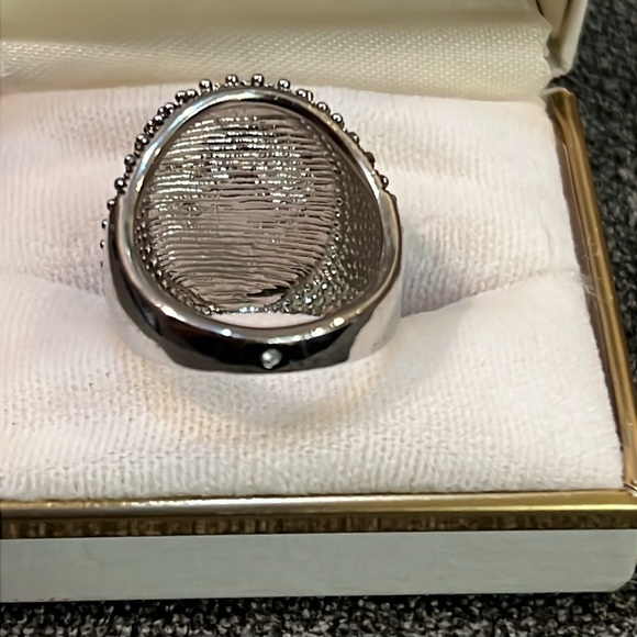 Ring - Picture 3 of 3